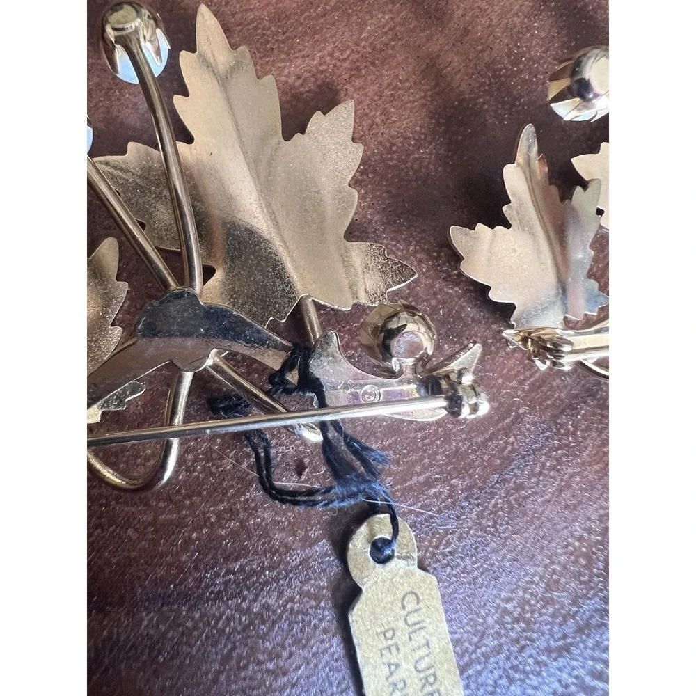 Vintage Sarah Coventry Gold Tone Maple Leaf Brooches with Real Pearls Lot Of 2!‎
